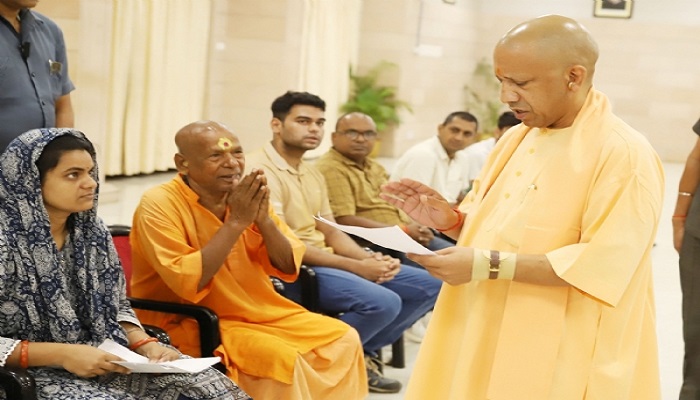 CM Yogi heard the problems in Janta Darshan