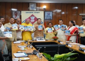 CM Dhami released the book "Our Heritage and Vibhutiyan"