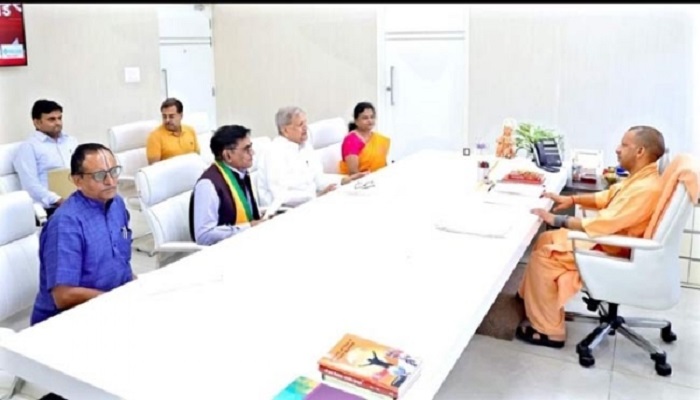 Former minister Dr. Narendra Singh Gaur met CM Yogi