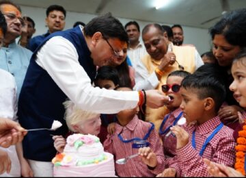 CM Dhami celebrated his birthday with visually impaired children