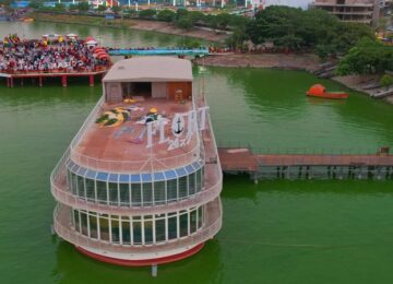 floating restaurant