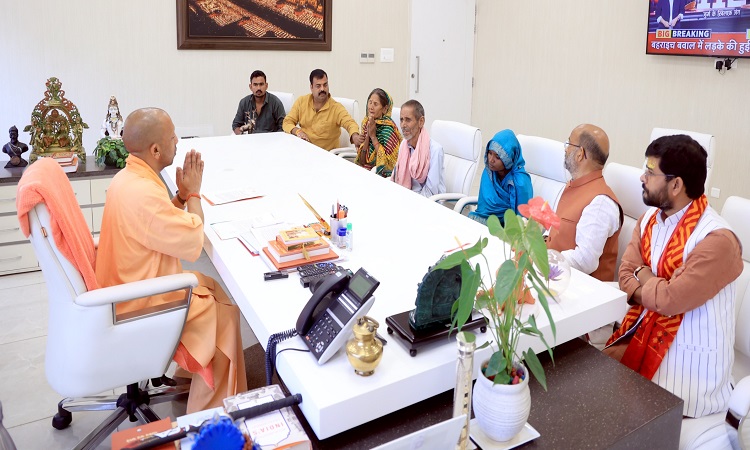 Family members of deceased Ram Gopal met CM Yogi